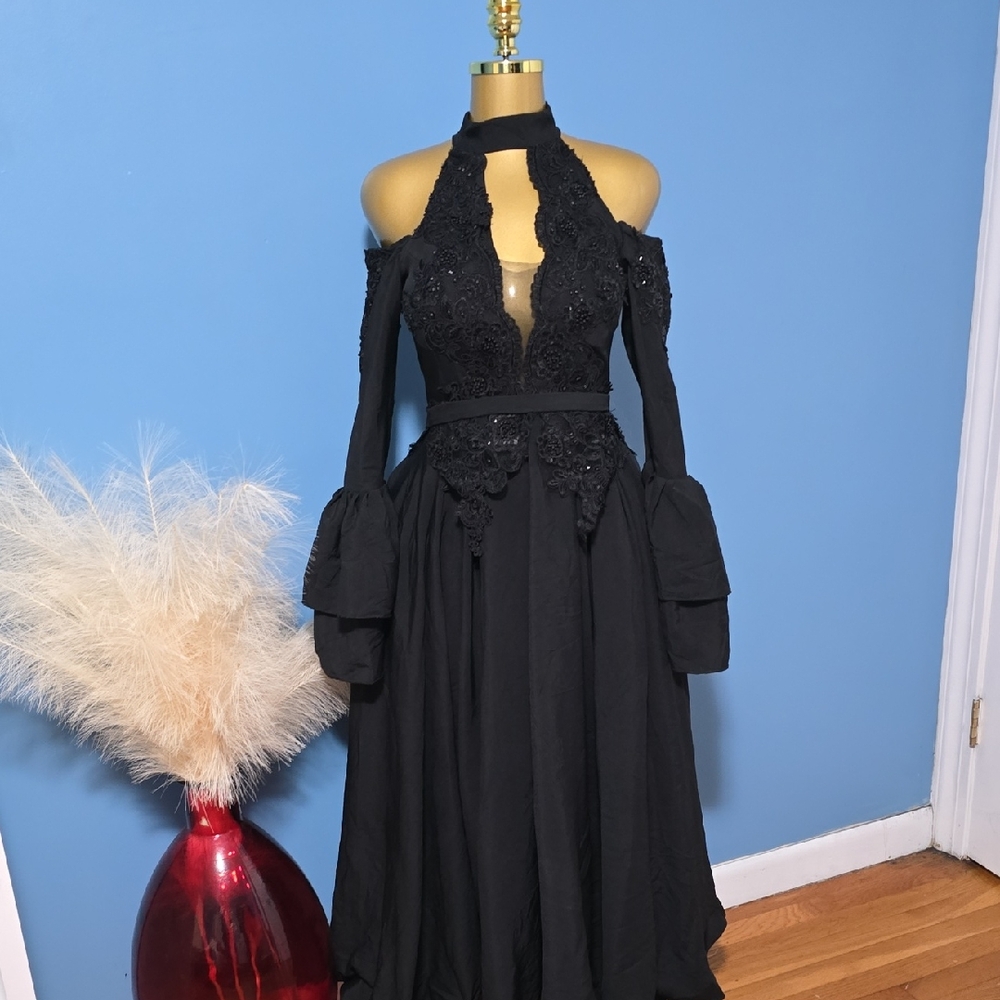Elegant Black Cold-Shoulder Halter Maxi Dress